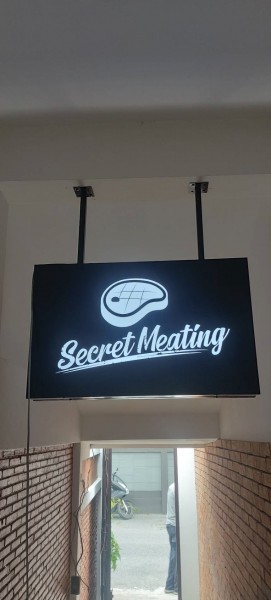 ป้ายร้าน secret meating